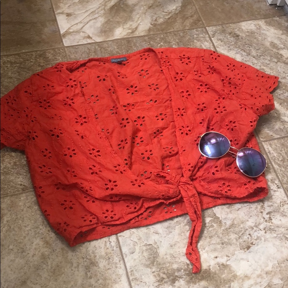 NWOT pretty lace cutout cropped top